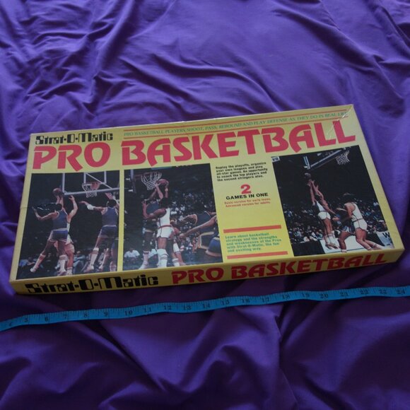 Vintage 1981 Strat-O-Magic Pro Basketball with Larry Bird & Magic Johnson - Picture 4 of 16